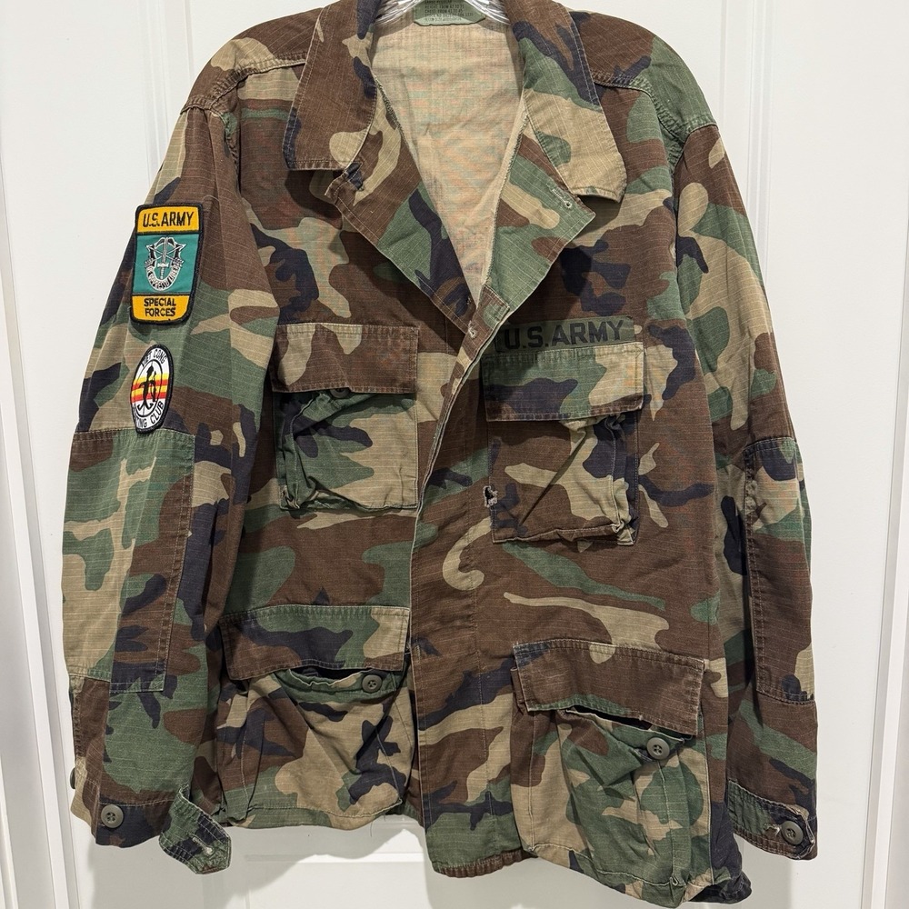 U S Army Camo‎ Airborne Jacket. Mens Large/reg With Patches.